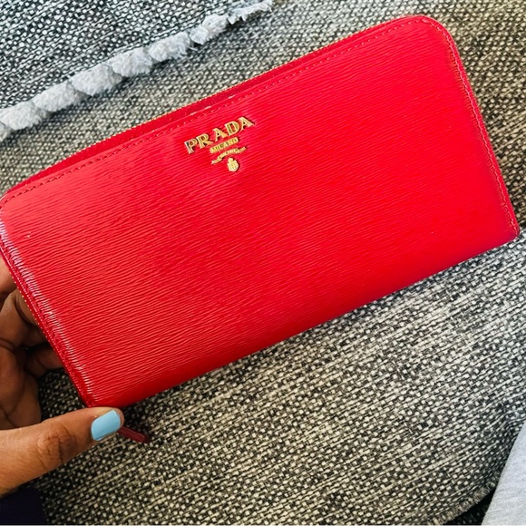 Prada Saffiano Long Wallet - Picture 4 of 7